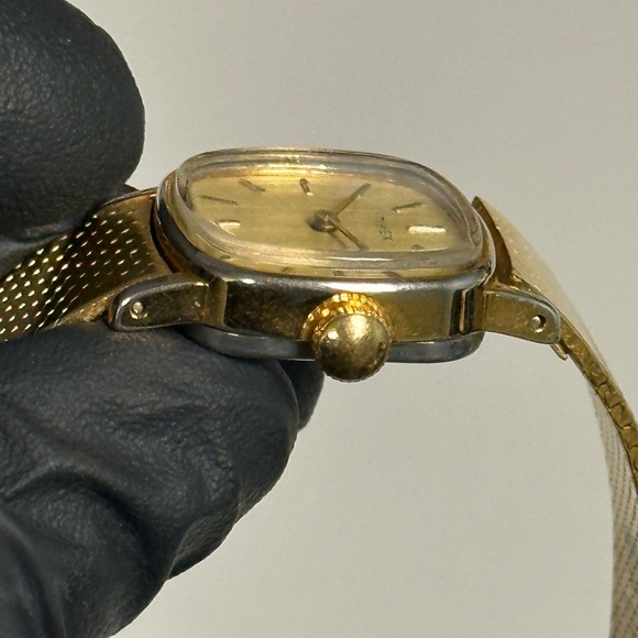 Timex 1983 Mechanical Textured Dial Gold-Tone Stainless Steel 22mm Dress Watch - Picture 7 of 12